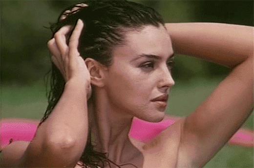 她是全球公认的最性感女神，“裸露”却不情色的人间*物尤**！