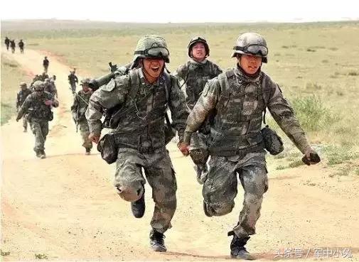 07式军靴与17式军靴的区别,07到17作战靴