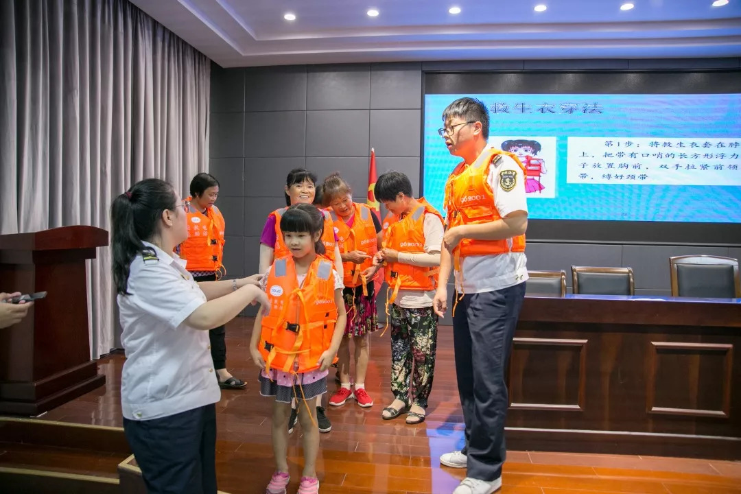 严厉打击黑车的后果,乘坐黑车安全隐患大请自觉拒乘