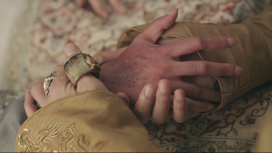 延禧攻略璎珞中尸虫毒片段,延禧攻略魏璎珞用手拿尸虫片段