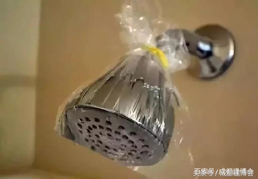 家里花洒总是突然自己往外流水,淋浴花洒关掉很久以后突然滴水