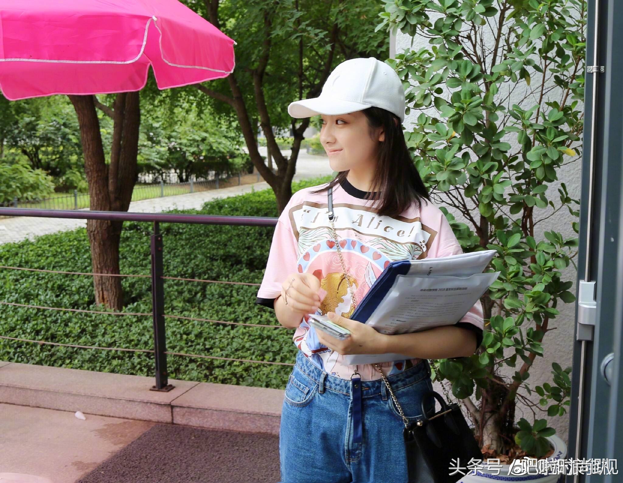 女艺人宋祖儿清纯可爱时尚写真,女明星港风造型宋祖儿