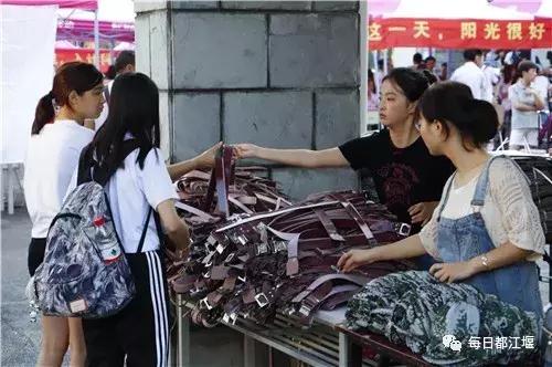 九月，我们开学啦！把天府故事读给世界听……