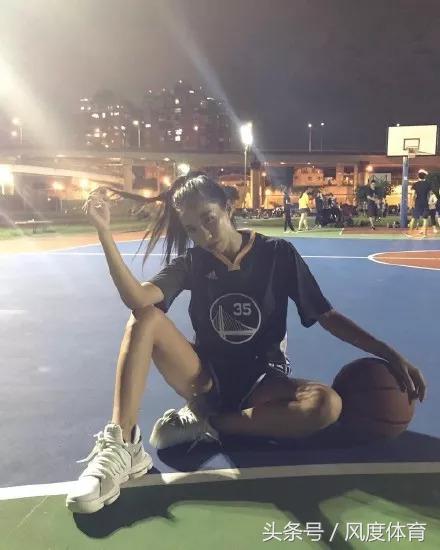 为什么穿球衣里面还要穿一个t恤,球衣能不能当t恤穿