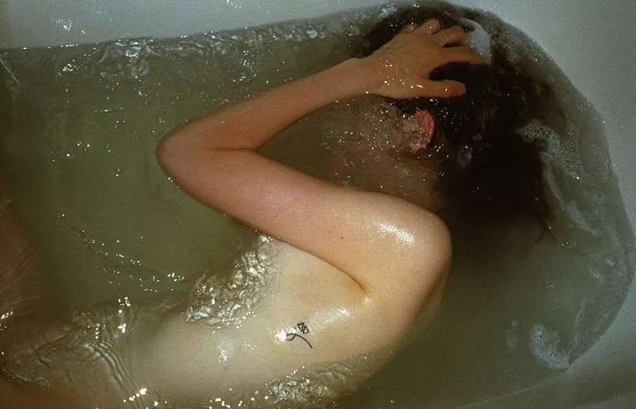 麦克尤恩的早期伦理实验｜炙热而惊悚的夏日梦境