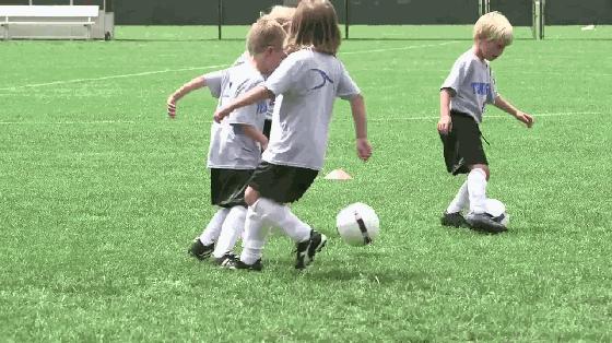 足球基础训练3-7岁,儿童足球青训教学视频