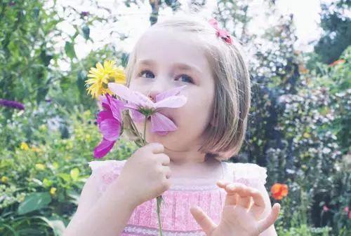 女儿太爱美家长如何正确引导,叛逆的女儿爱臭美如何引导