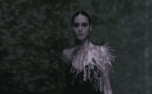 天呐！19岁=36D胸+大长腿，为什么没把我生得这么美！