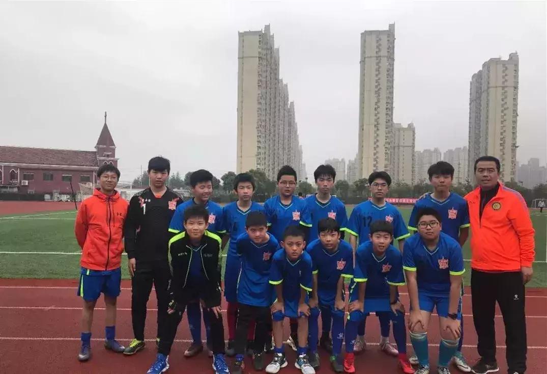 足球如何才能称得上球王,足球领域怎么样才能真正成为球王