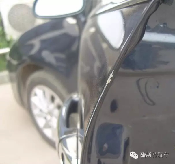开门碰到隔壁车门磕掉一点漆,车门边缘开门碰掉漆怎么修复