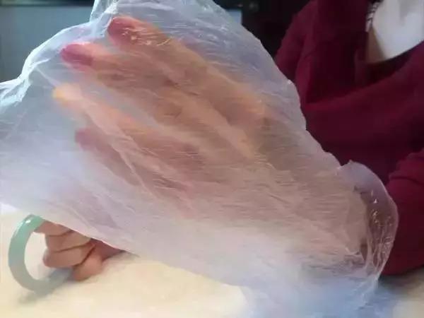 手镯戴不进手上怎么办,手镯胖了摘不下来有什么玄学