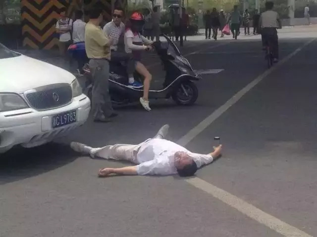 车主撞死碰瓷者,不谨慎撞伤了碰瓷者要担责吗