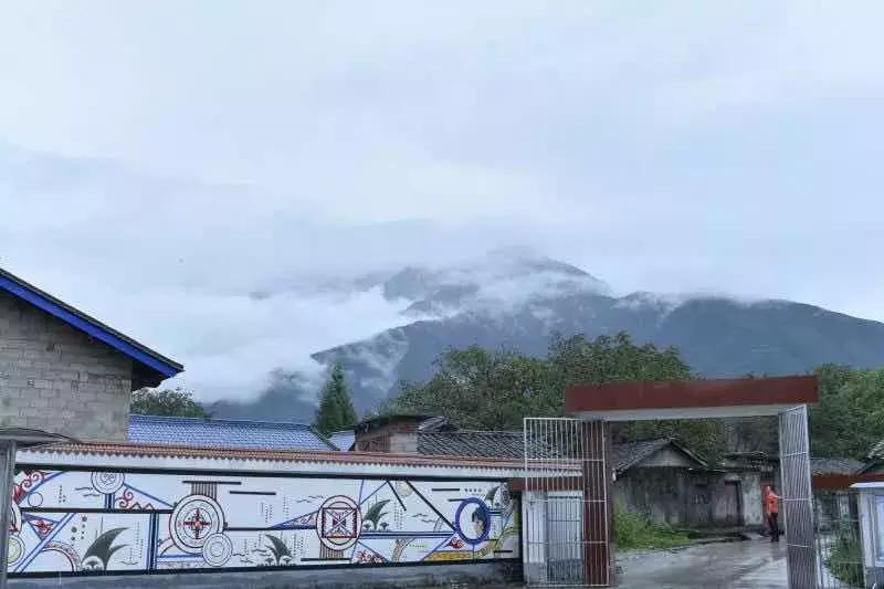 徐州某车企奔波20多小时，“为爱添彩”免费送午餐，网友：点赞！