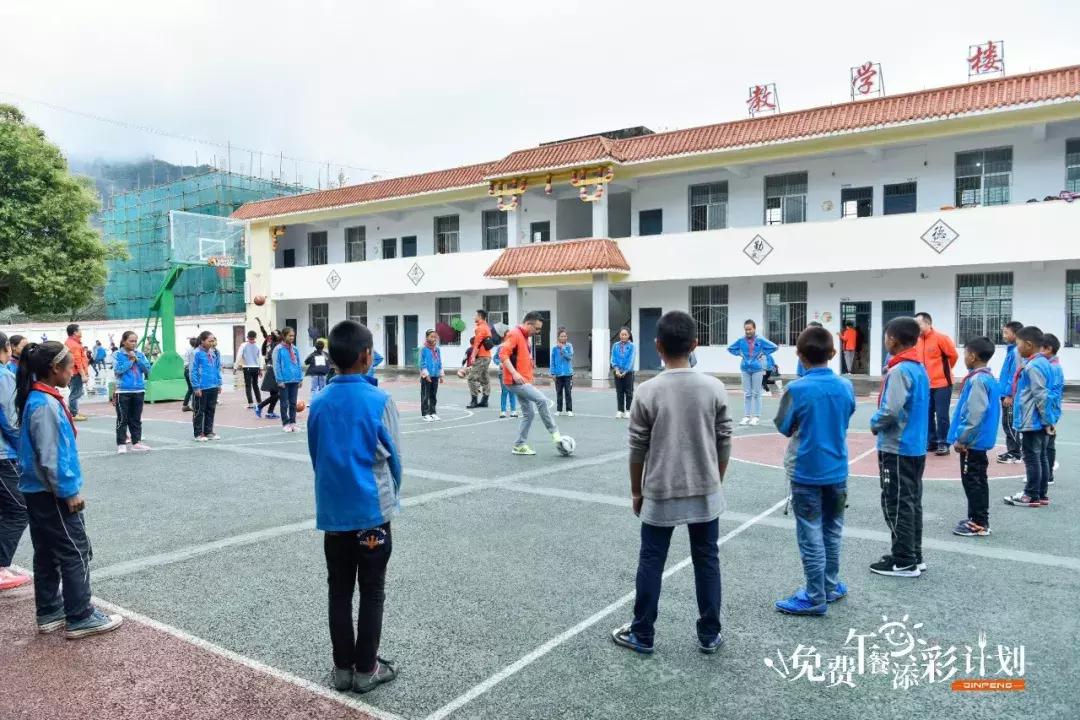 徐州某车企奔波20多小时，“为爱添彩”免费送午餐，网友：点赞！