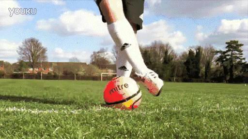 原地变向和过人变向,足球左右脚变向过人教学