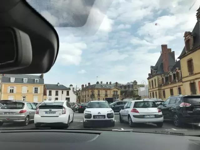 生活在别处完整版,法国西部自驾游