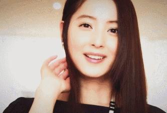 澳洲时尚杂志、超模力荐：锁水嫩肤效果大写的赞！10000粒奶珠浸透肌肤，焕发瓷光肌！