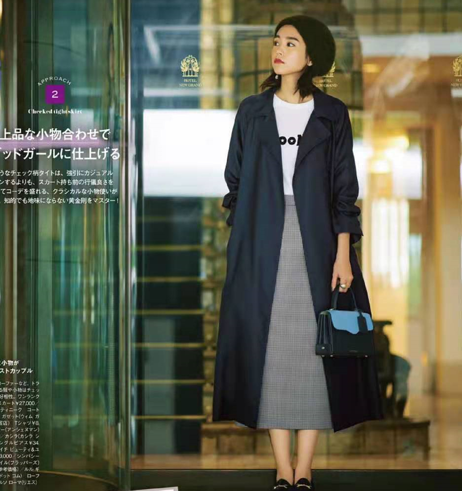 今春又火了一种气质穿搭，叫风衣+裙子，经典时髦还时尚