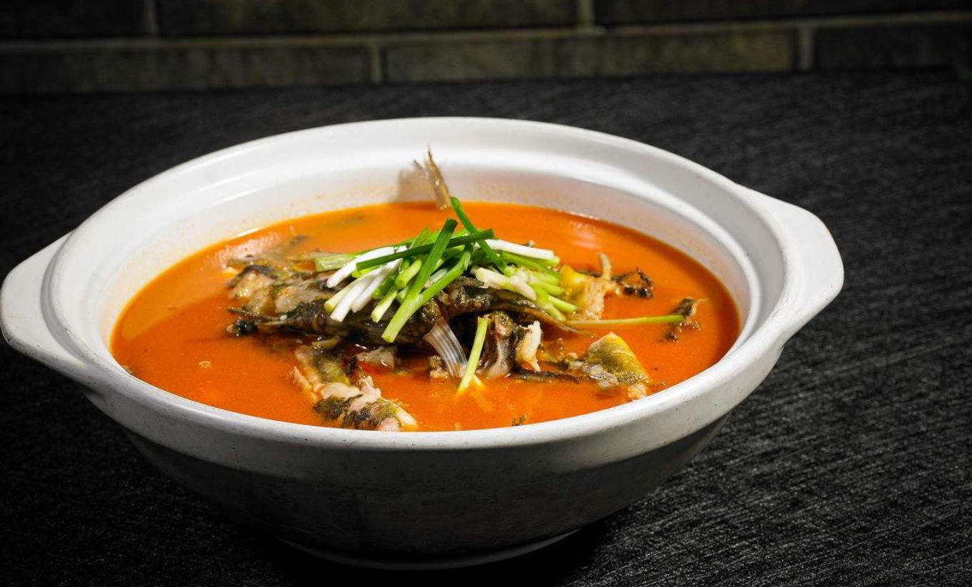 爱吃鱼的一定要收藏鲫鱼,一道营养美味的鲫鱼汤分享给大家