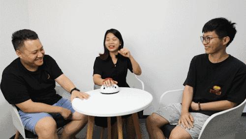 两男一女公然在办公室玩电击，这么刺激？！