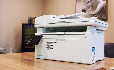 打印机没墨了，文员进到办公室，主管提的要求把她害惨了