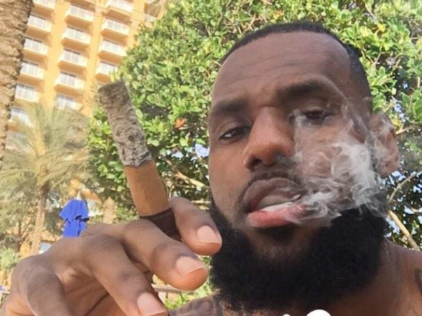 nba球星抽雪茄,nba球员抽雪茄库里
