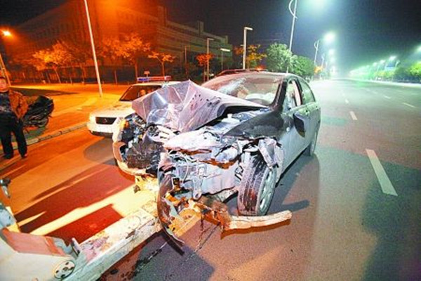 车辆发生事故对方逃逸怎么理赔,开车发生事故后逃逸怎么处理