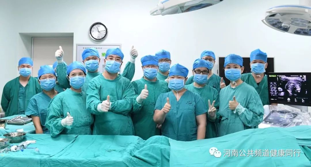 隔着肚皮给胎儿做手术,胎儿在肚子里做心脏手术