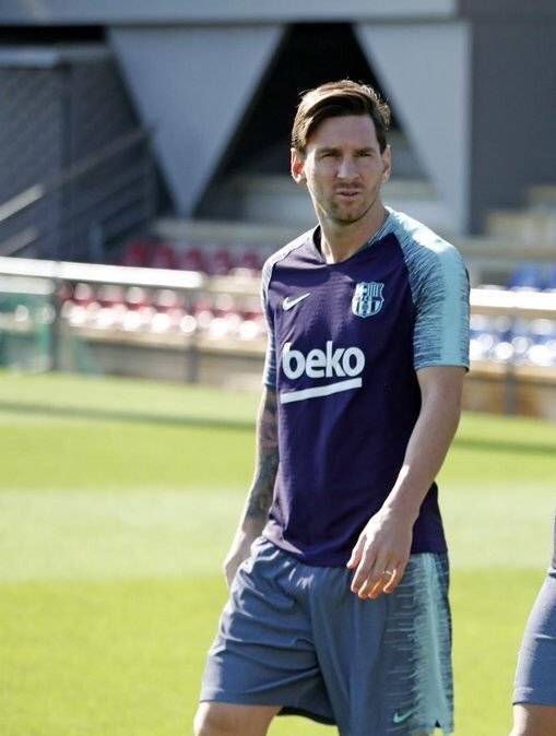 足球巨星梅西完整视频,足坛帅哥梅西胡子