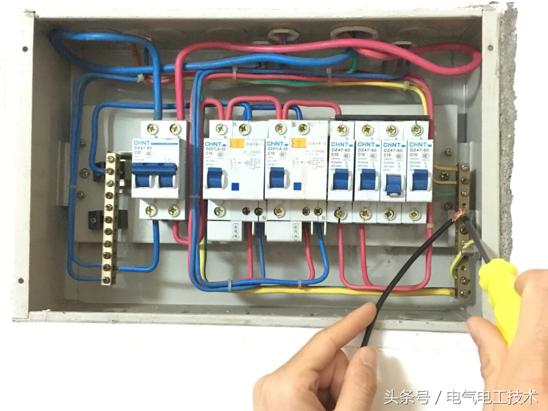配电箱火线接法图解,配电箱零线接线端子怎样安
