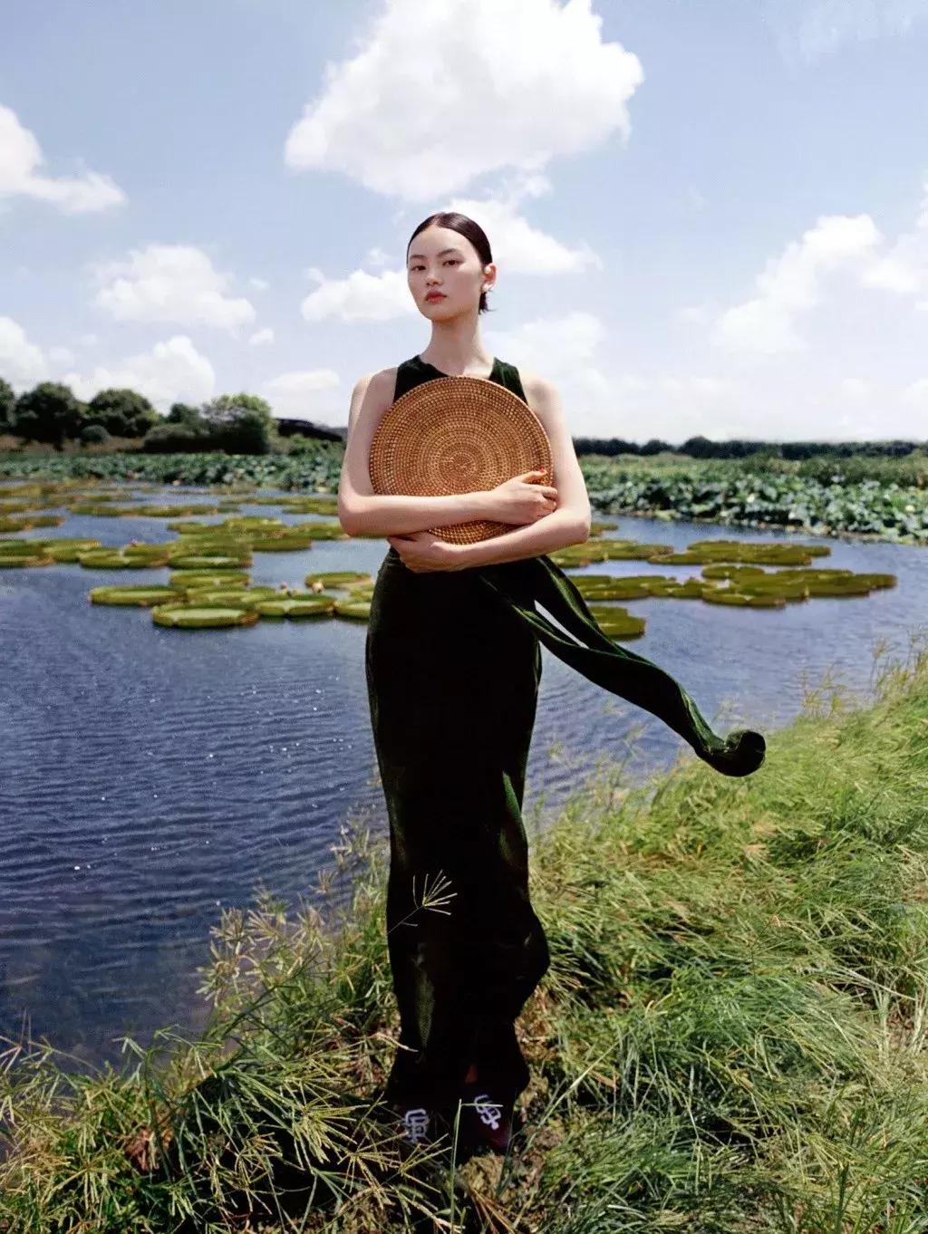 明星看刘雯何穗奚梦瑶走秀,刘雯何穗奚梦瑶维密