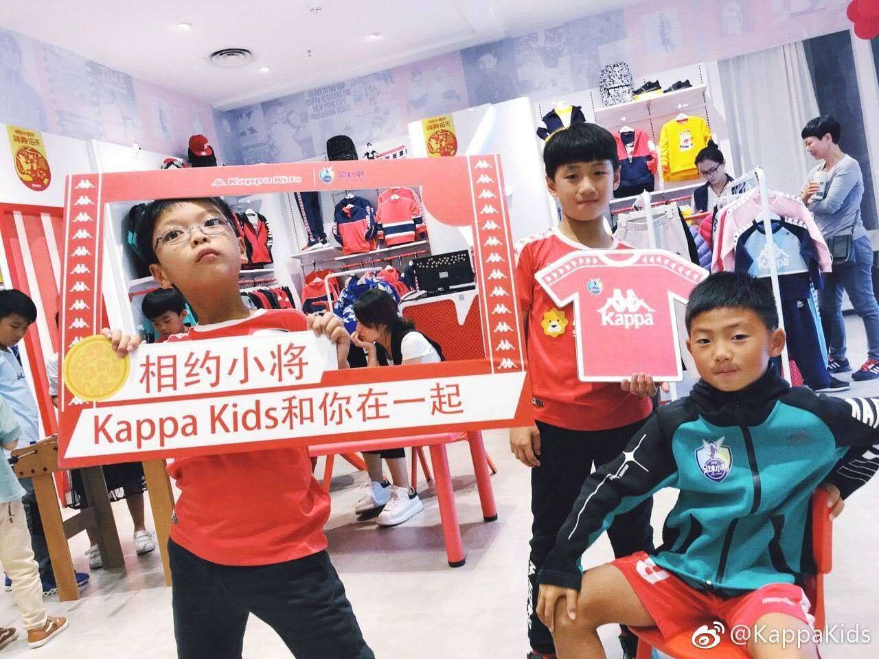 中国足球小将感谢遇见,当中国体育健儿遇见日本队