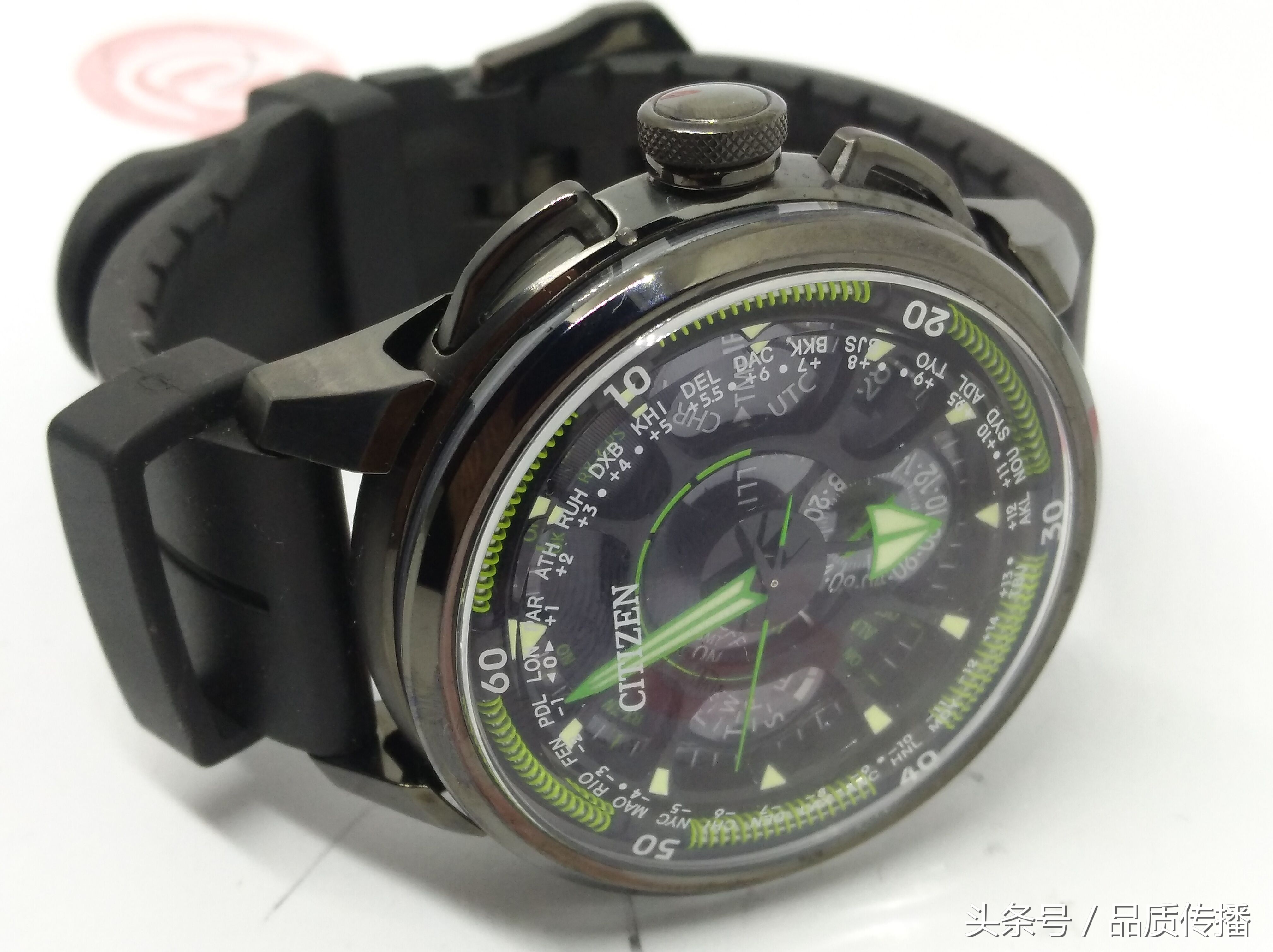 空天专业器材感，光动能卫星对时，西铁城时翼复刻版引试戴者共鸣