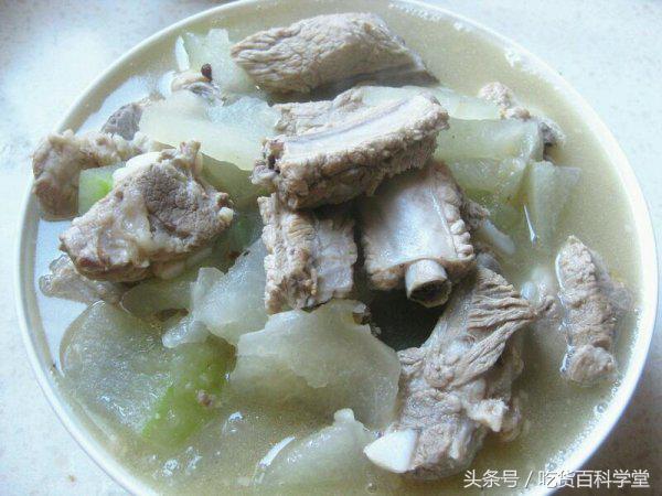 炖排骨汤时，先放盐还是后放盐？好多人弄错了，难怪肉很柴