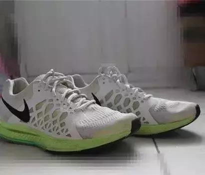 鞋子发霉变黄怎么洗白,鞋子发霉怎么洗掉小白鞋