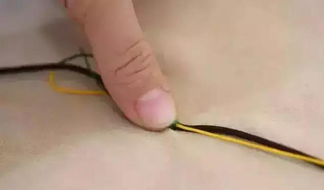 文玩手串串珠怎么打结,文玩手串水晶弹力绳子打结方法