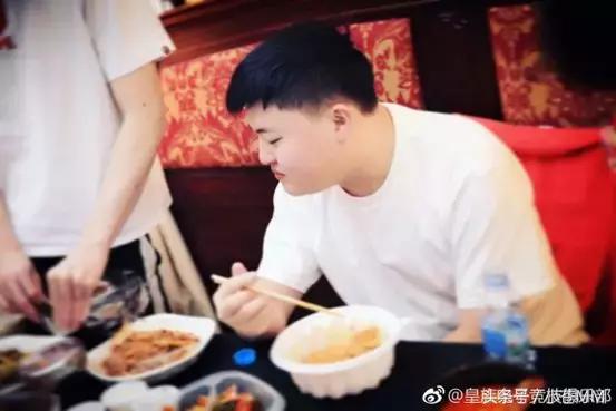 uzi吃外卖完整视频,uzi吃手好多画面