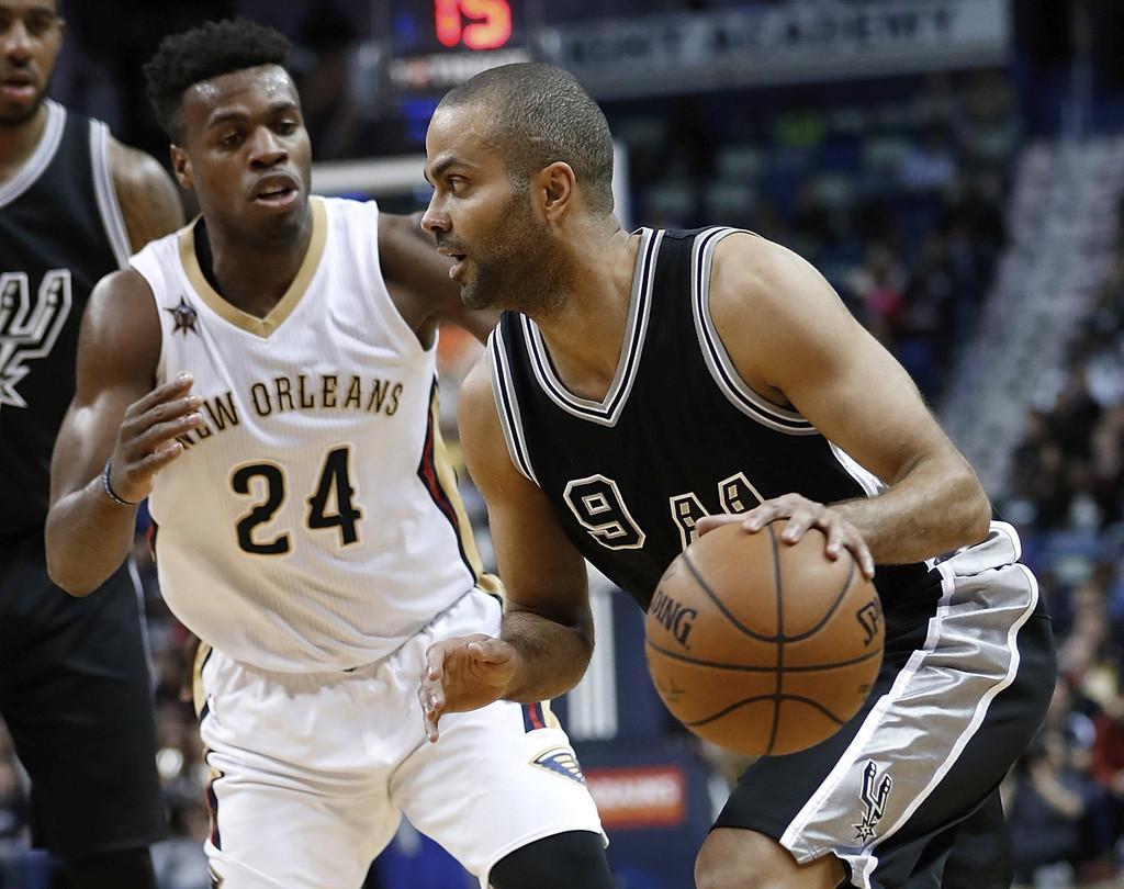 不容易被抢断的过人,变向技术动作讲解3-5分钟