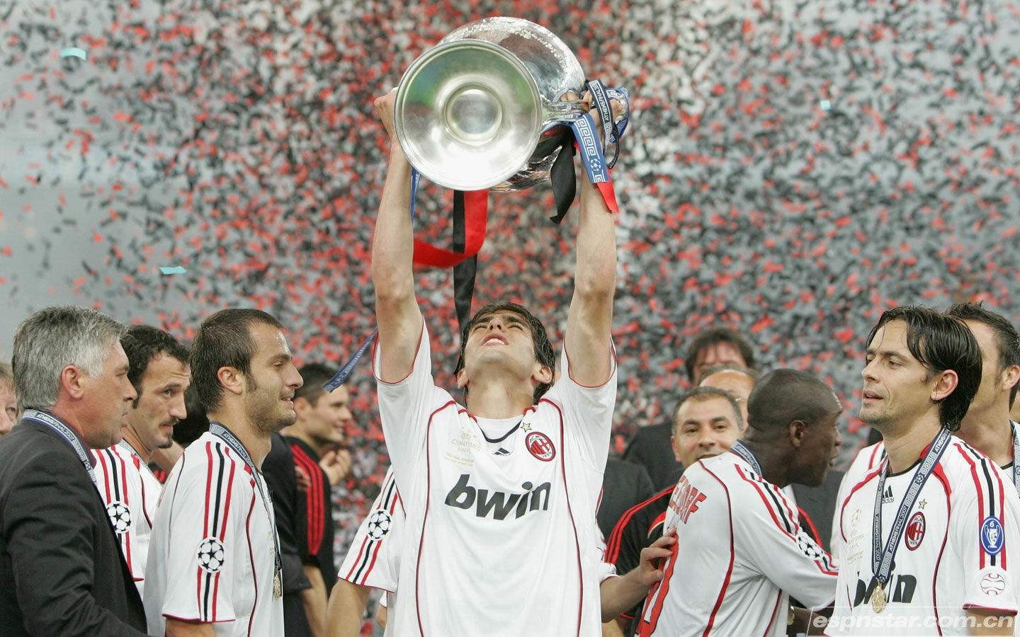 2015年的莫德里奇强吗,2007卡卡欧冠