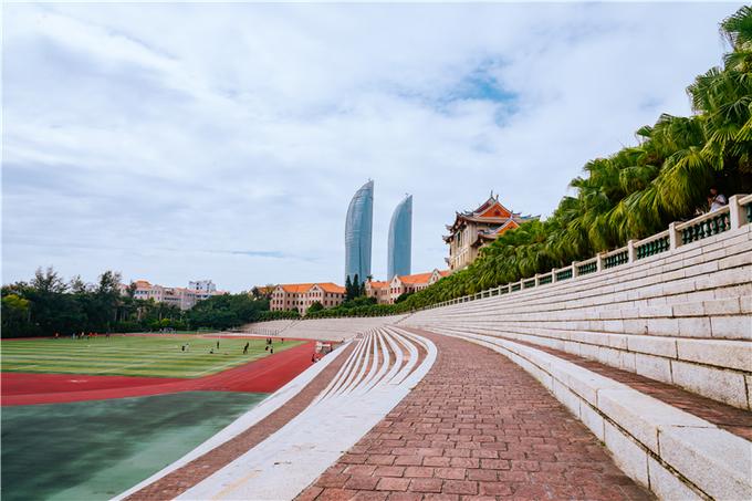 厦门大学打卡照怎么拍好看,厦门大学怎么拍照转场