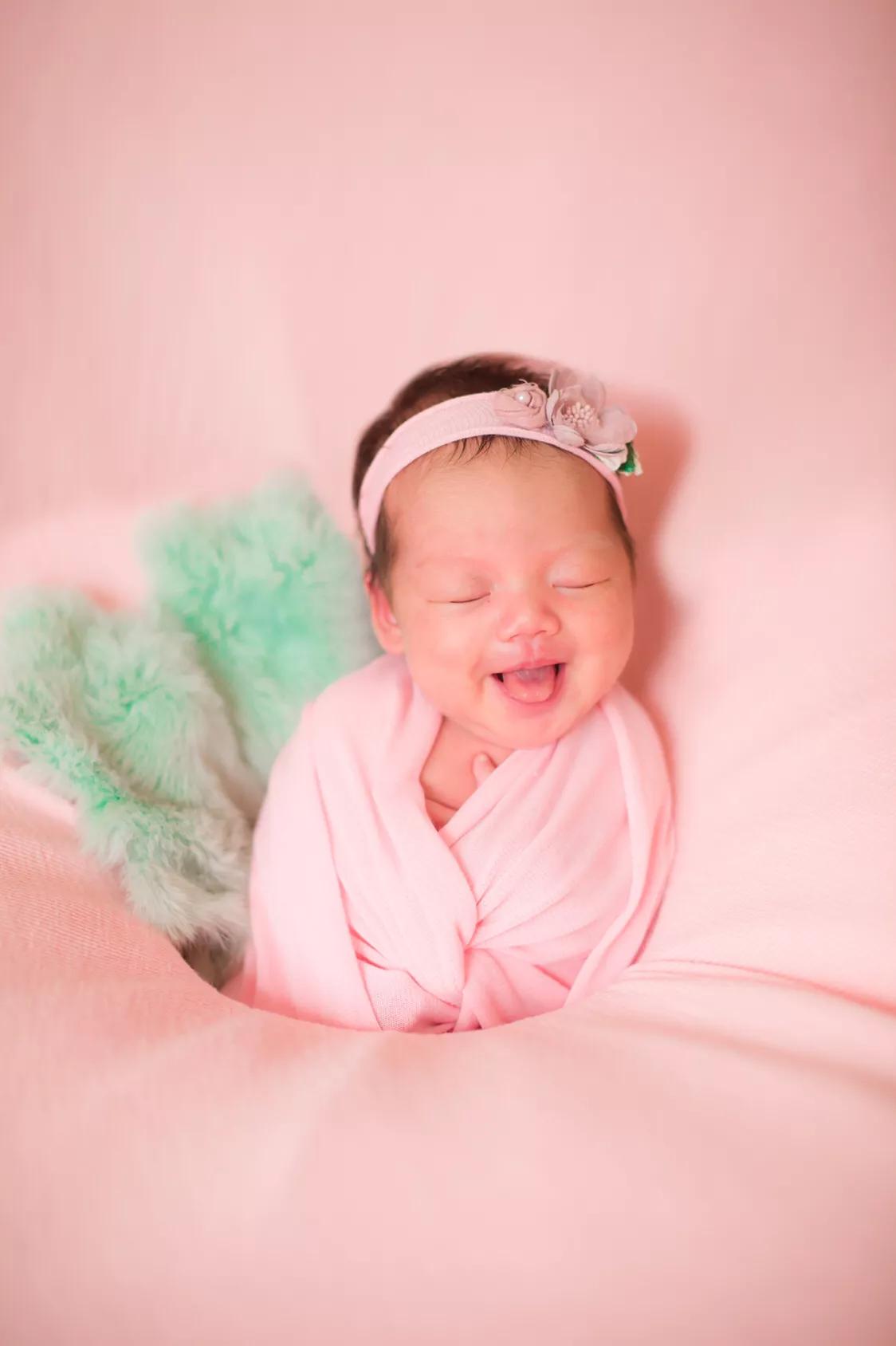 宝宝吃完母乳一直拉肚子怎么办,母乳喂养的宝宝总是放屁有粑粑