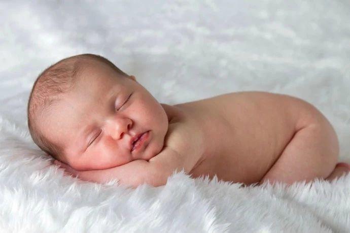 如何纠正孩子黑白颠倒的睡眠,青少年黑白颠倒最佳纠正方法