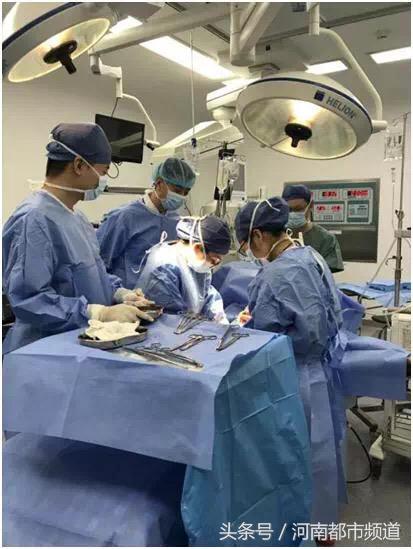 杭州26岁姑娘腹痛,女子腹痛便血医生称没事