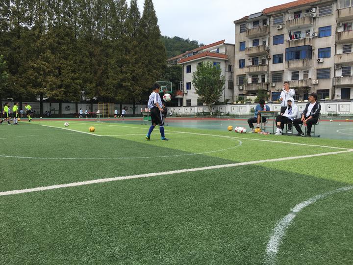 绍兴市东湖镇中心小学足球比赛,角逐绿茵场