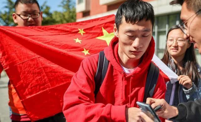 国足集训热度不减，花式多样却让球迷心酸：中国足球真人秀！