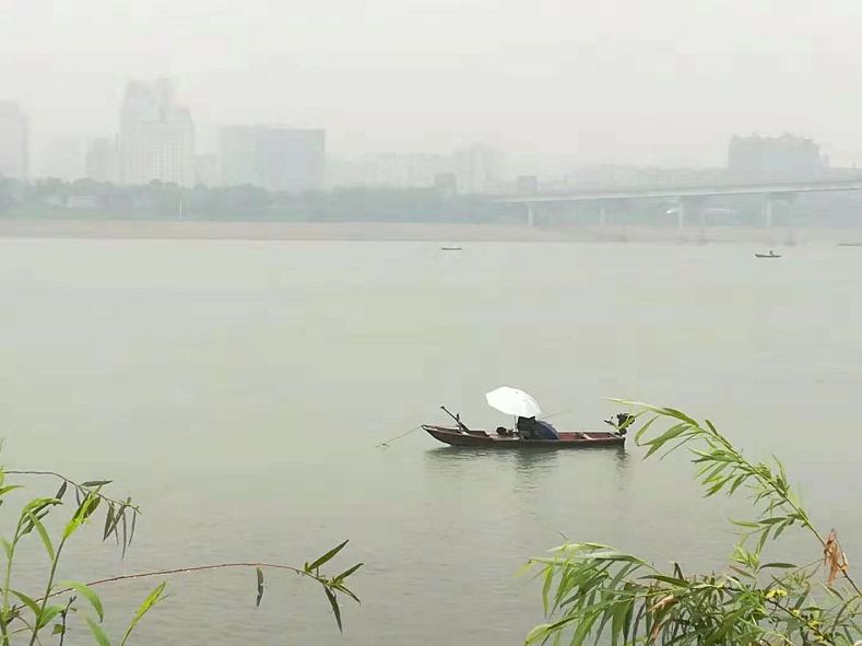 「简讯」醴陵200亩扶贫辣椒滞销，村民很“椒急”/第6届湖南艺术节相关剧目门票发放中