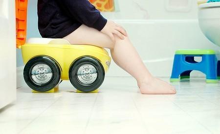 孩子不愿意上厕所小便怎么办,小孩不蹲下小便怎么办