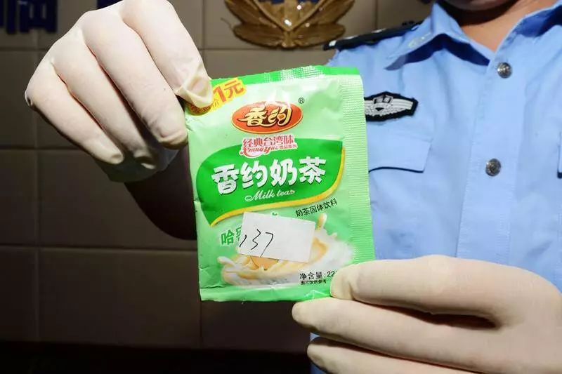 小小邮票居然是比*头丸摇**狠3倍的新型*品毒**，留学*党**务必要警惕