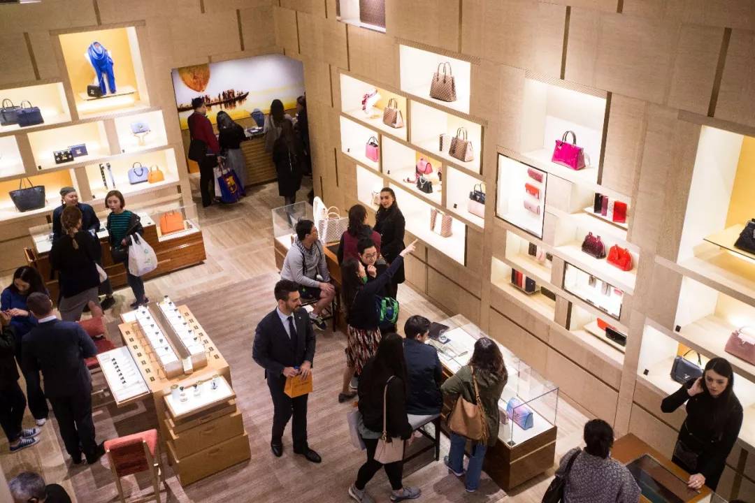 是什么人让LV、Gucci母公司突然走失200个亿？！