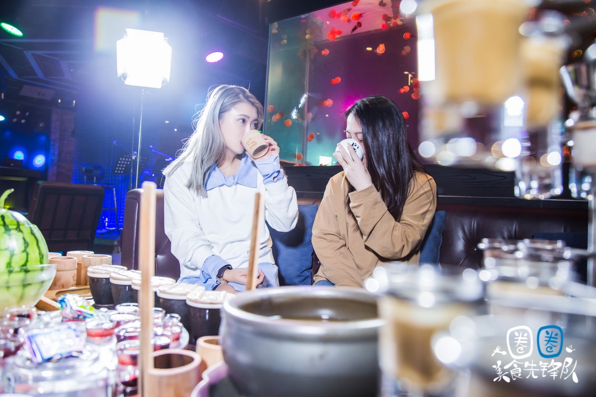 成都清晨2点还在排队的贰麻酒馆，终于带着大熊猫来南昌了！